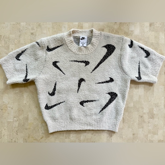 Nike Women’s Phoenix Cozy Boucle Knit Logo Size M Crop Top Orewood Shirt - Picture 3 of 8